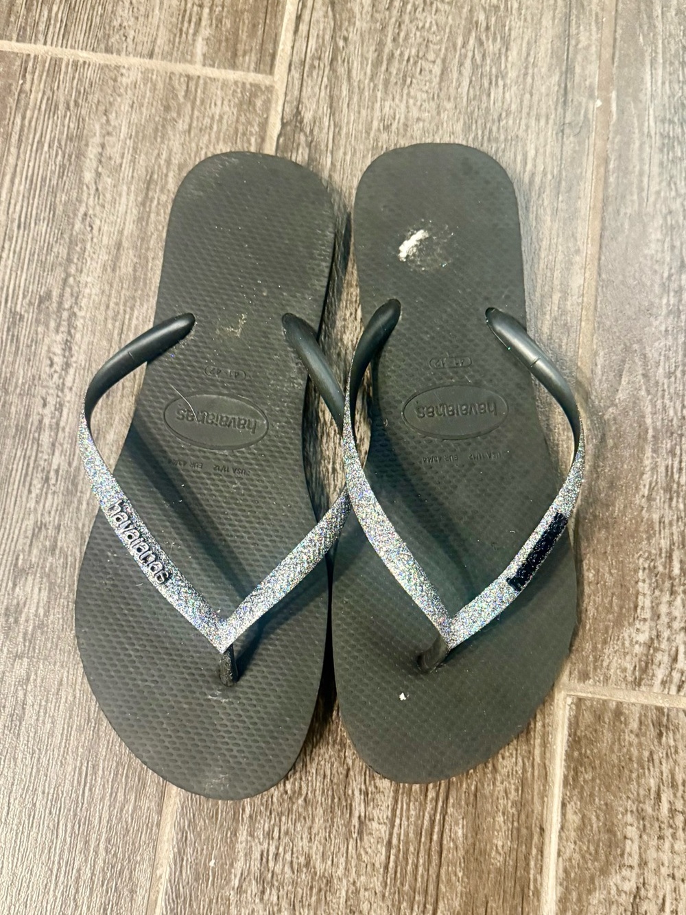 Size 11 Havaianas.